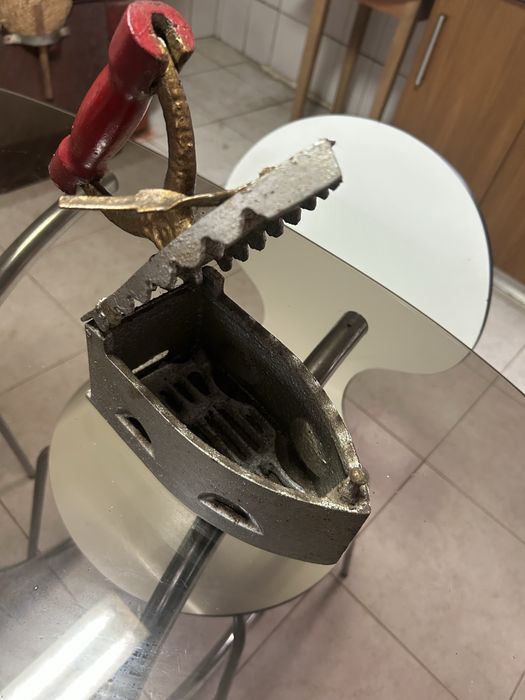 Ferro de engomar a carvao