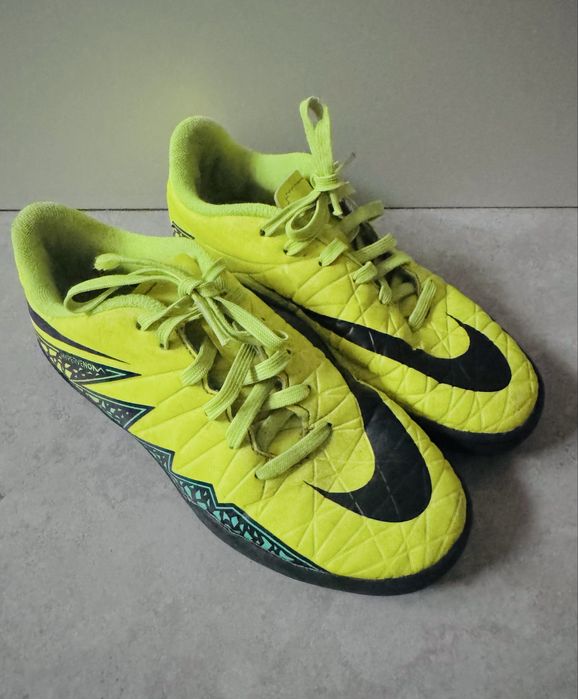 Buty chłopięce marki Nike HyperVenom rozmiar 34