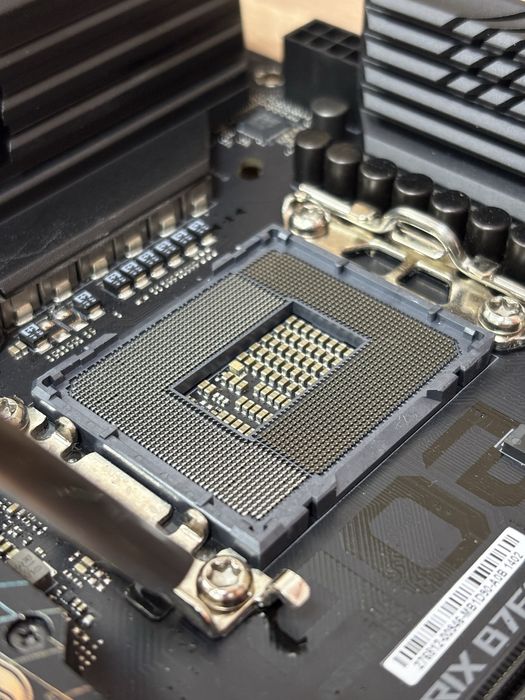 Asus ROG Strix B760-I + i7-12700E