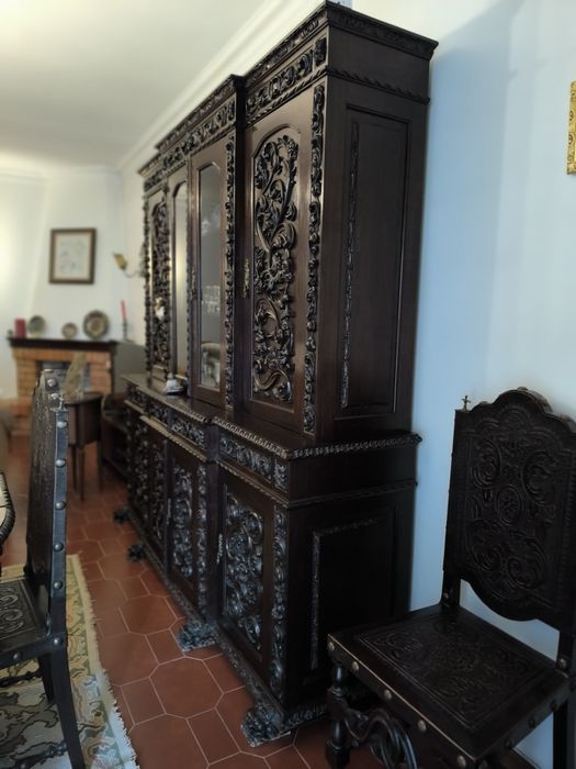 Mobilia antiga trabalhada para sala