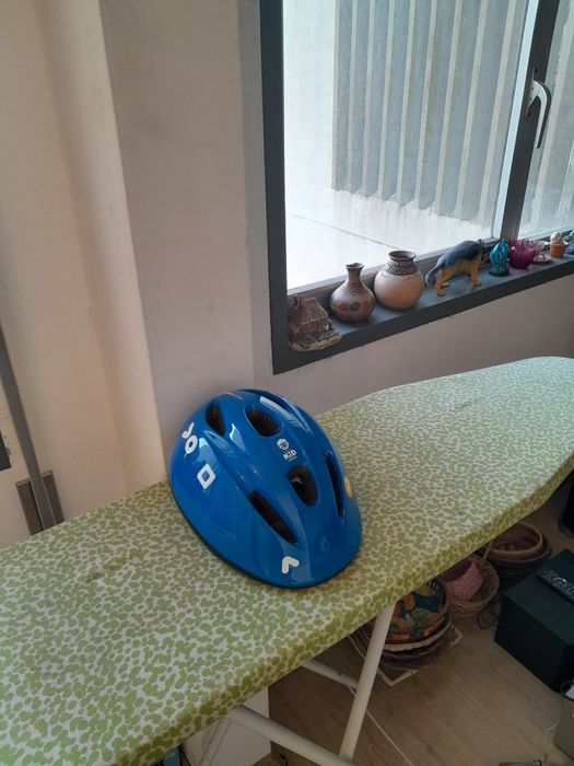 Vendo Capacete B TWIN muito bonito como novo