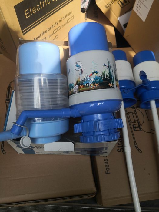 Бутли для воды с ручкой и без. Помпы для воды