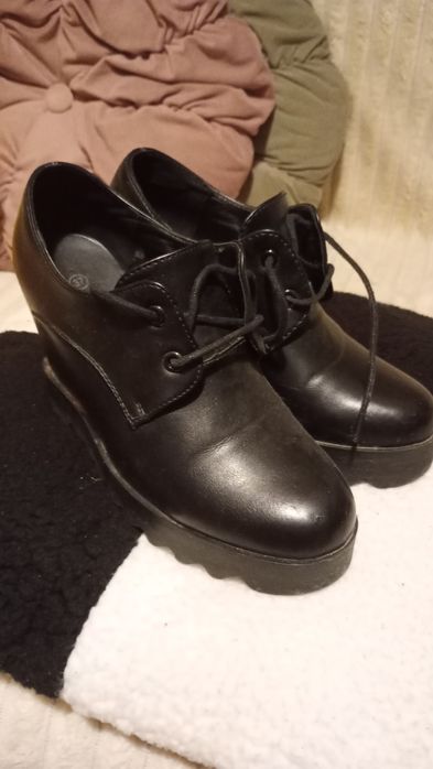 Buty na koturnie rozm.37