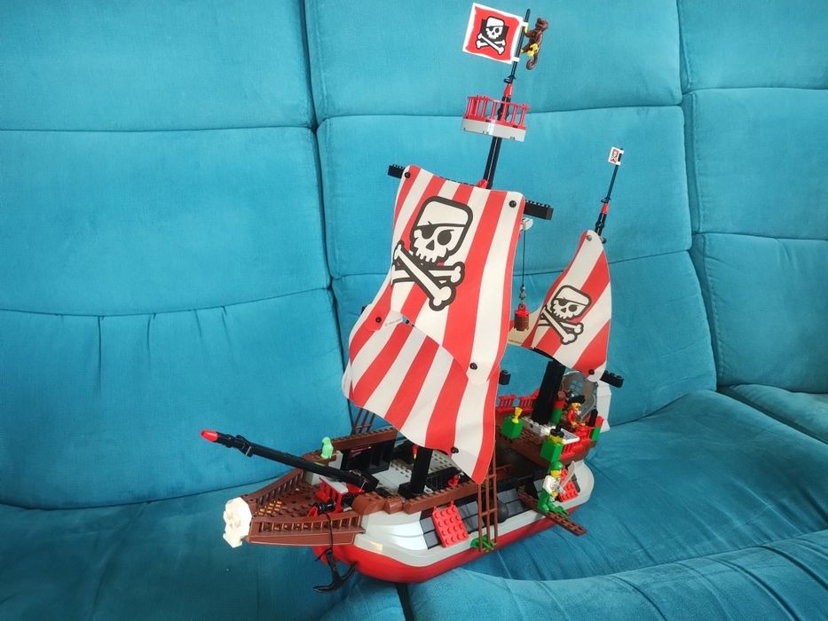 LEGO 7075 Pirates - Statek piracki Kapitana Czerwonobrodego, piraci