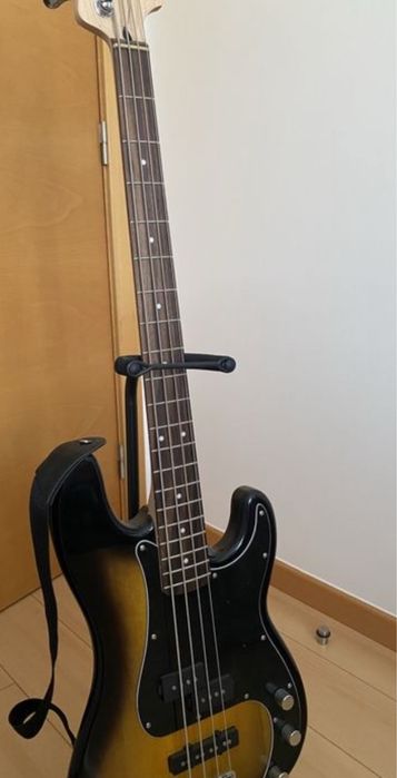 Baixo Fender + Amplificador Rumble 15