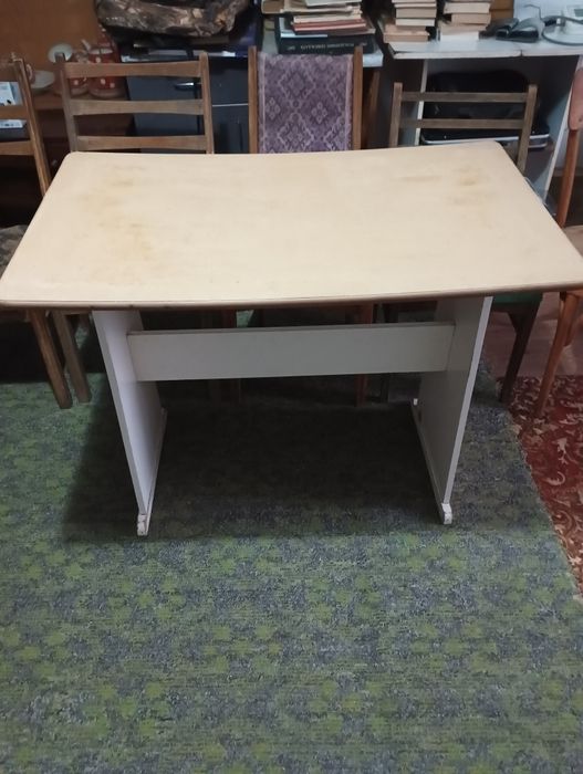 Стол . Стул. Скамейки. Кухня.