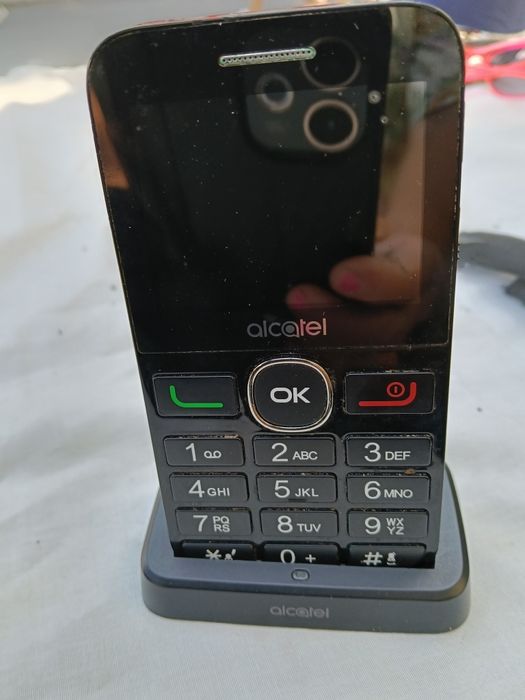 Telemóvel com letras grandes