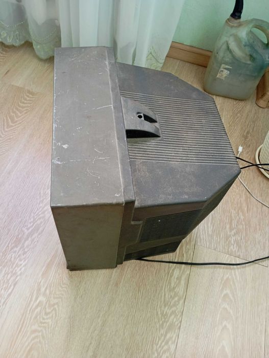 продам телевизор Akira CT14 TA9N