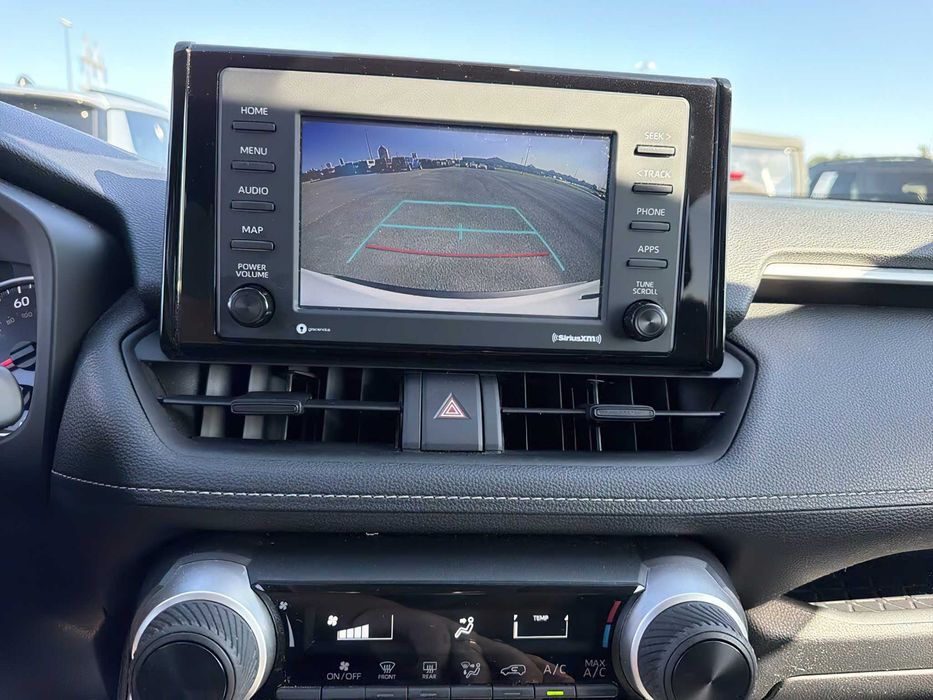Toyota RAV4      2021