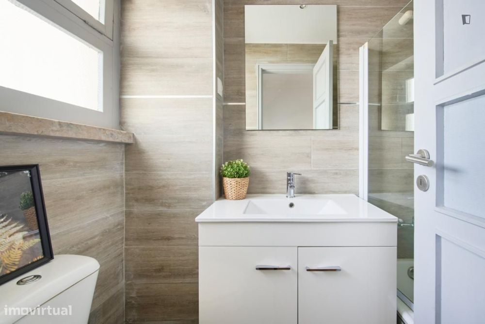 Quarto - localizado em Arroios Lisbon