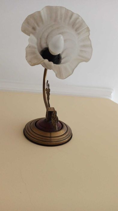 Candeeiro de parede em formato de flor