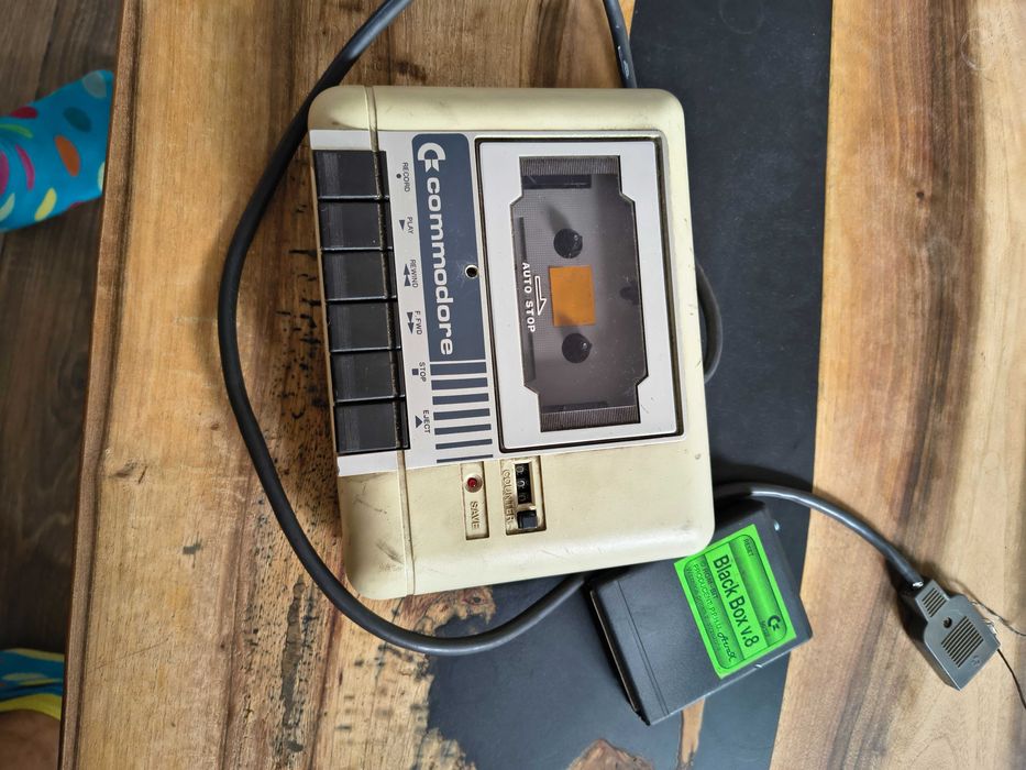 Commodore odtwarzacz i kartridż z lat 90