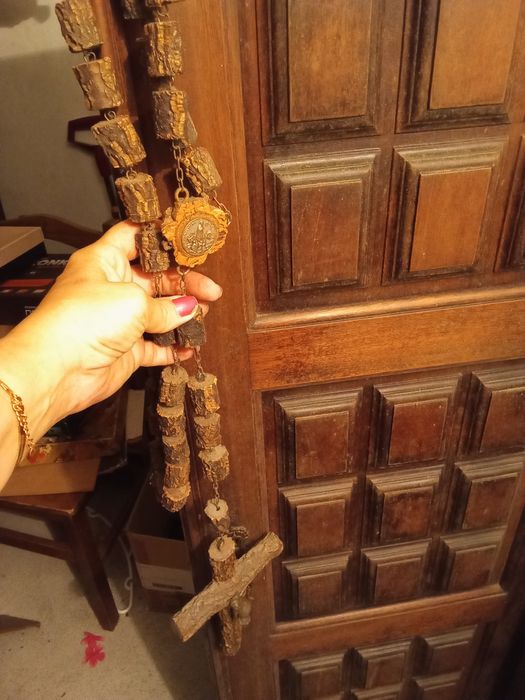 Terço em cortiça muito antigo