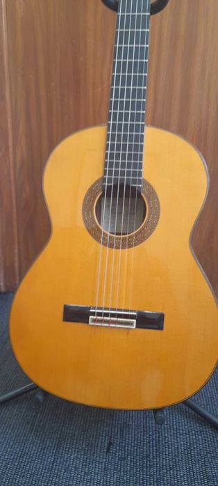 Guitarra clássica de excelente qualidade.