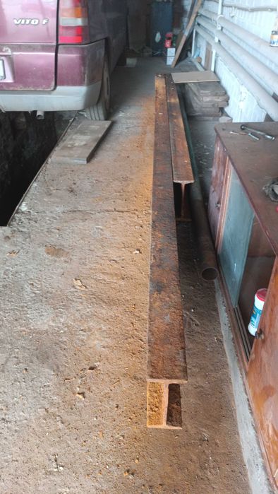 Двутавр 24мдлинна4100 мм второй кусок 2900мм