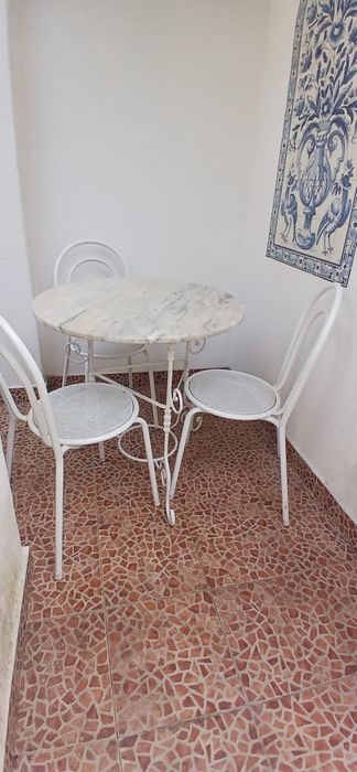 Venda de mesa e cadeiras