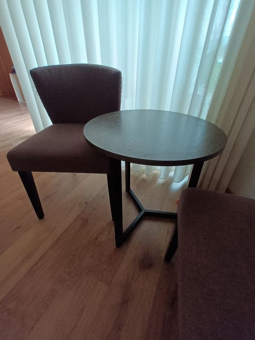 Mesa com Cadeias