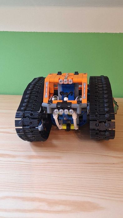 Lego technic 42140 zdalnie sterowany pojazd gąsienicowy