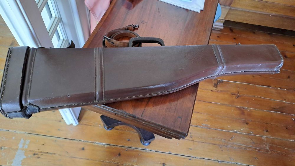 Saco de arma antigo, em couro