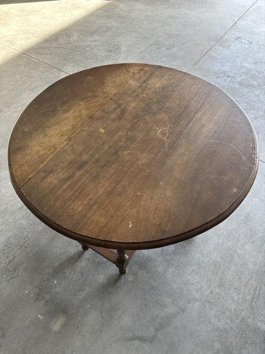 Mesa de madeira redonda