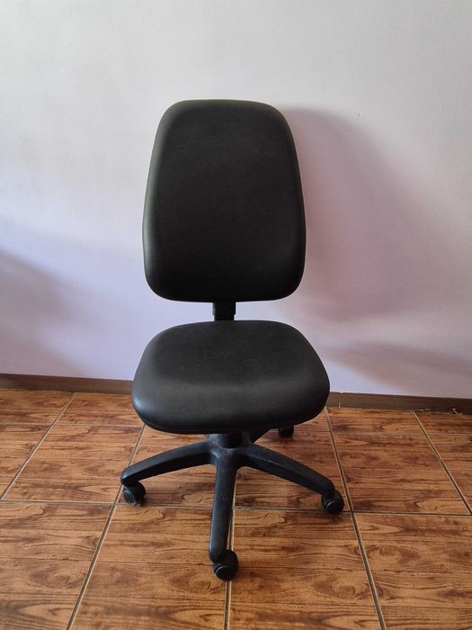 Cadeira de escritório preta – muito bom estado