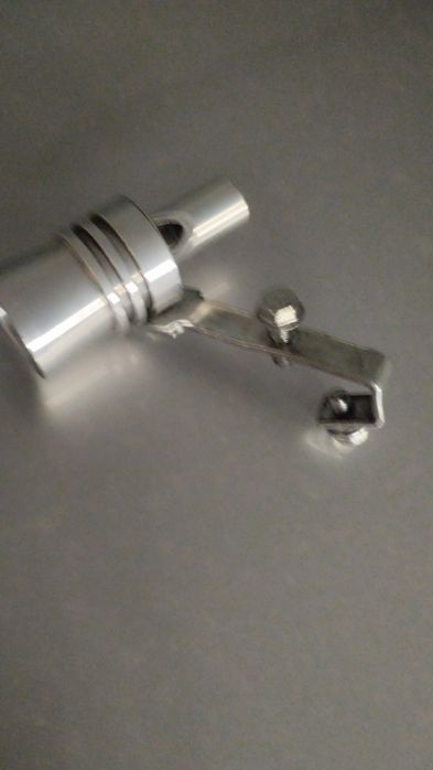 Assobio de saída de escape novo