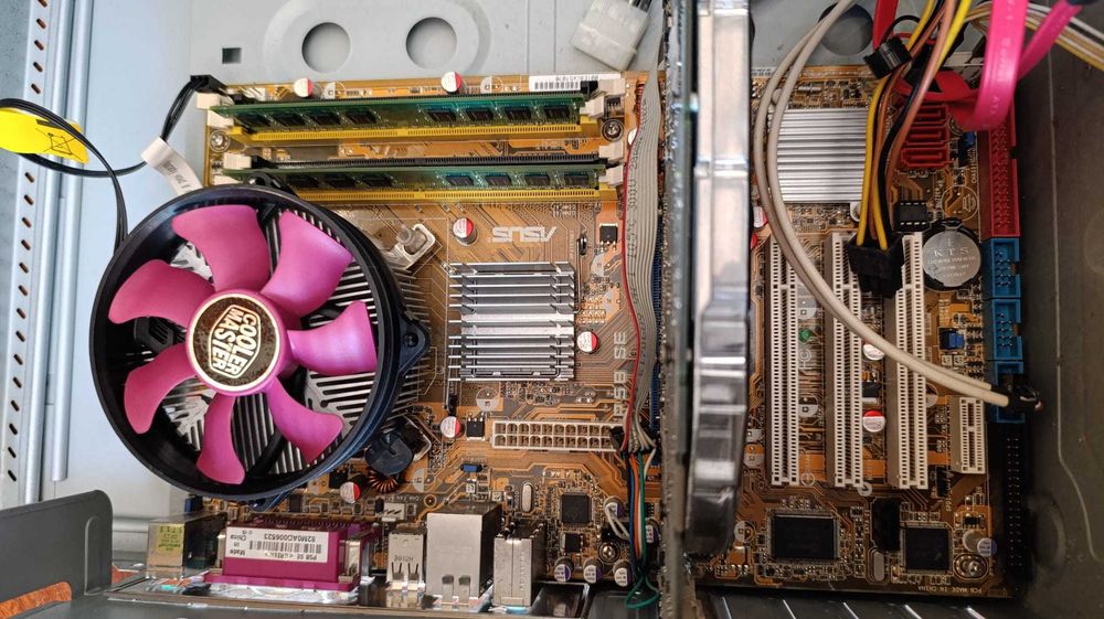 Computador Torre Antigo + Tela LCD Quadrada