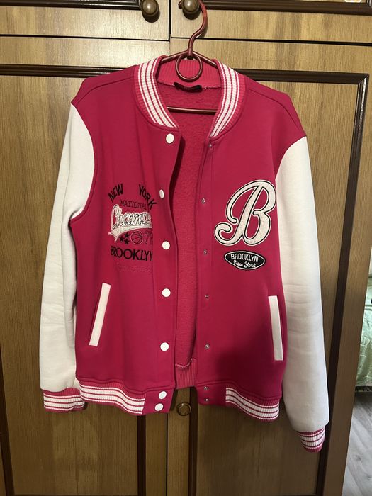 бомбер розово белый