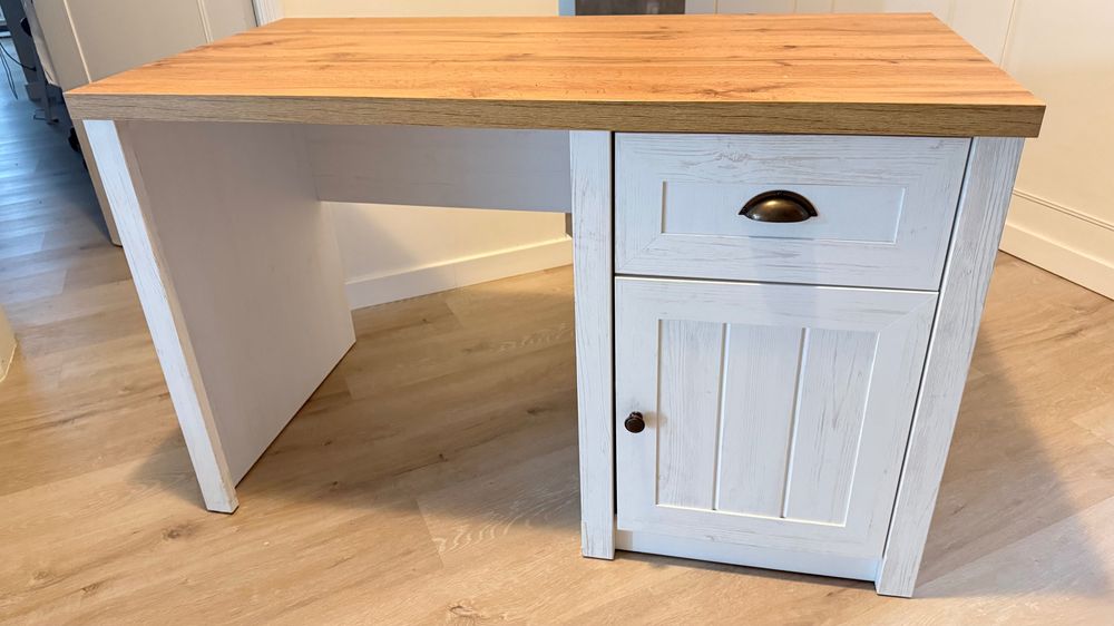 Secretária pouco uso