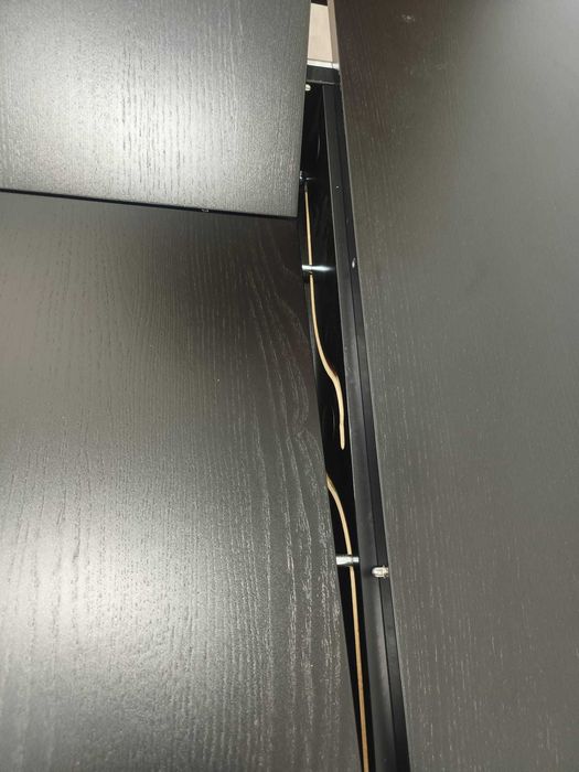 Mesa de jantar preta redonda
