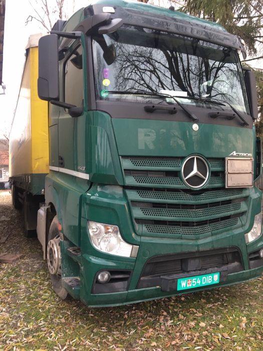 Сідельний тягач з причіпом Mercedes