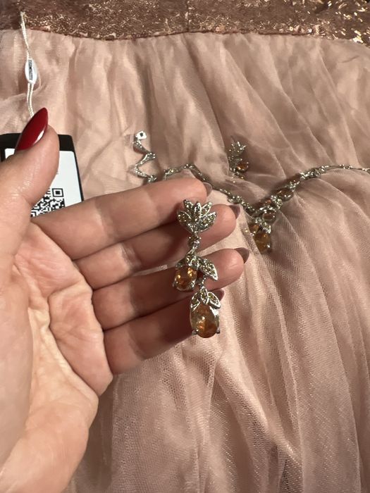 Персикова святкова сукня на випускний