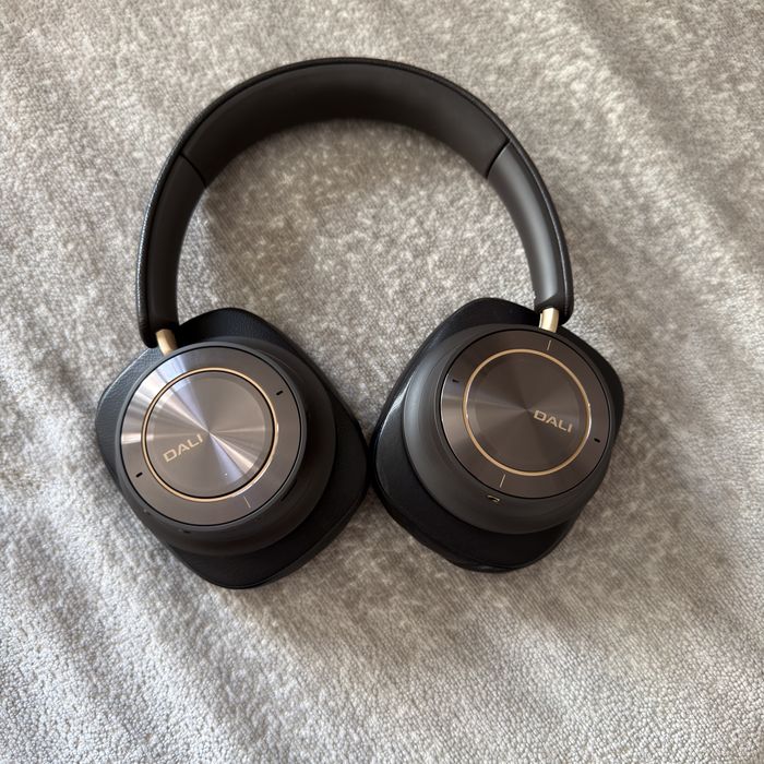DALI IO-12 Premium Hi-Fi – Como Novos (Fatura/Garantia) + Acessórios Originais