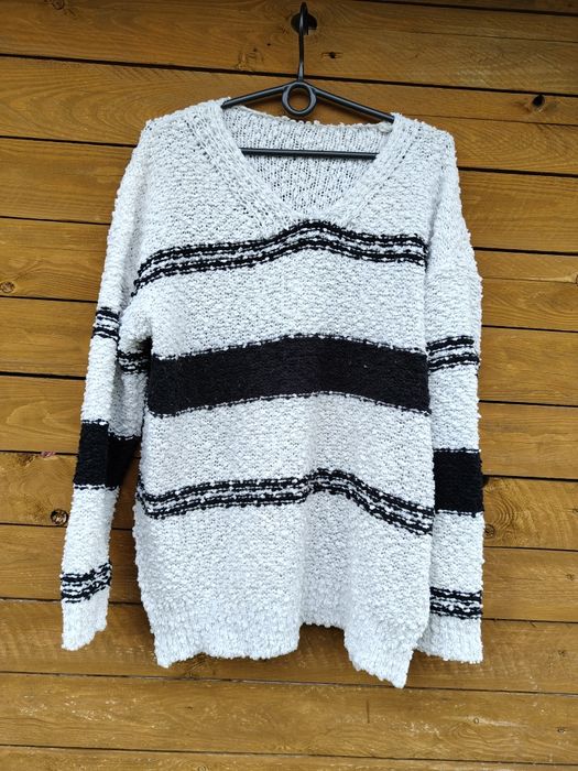 Sweter z dekoltem V