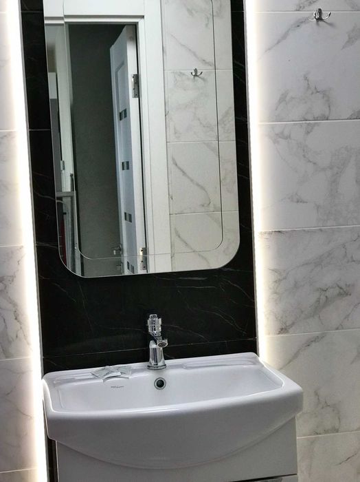 Квартира подобово, посуточно є різні варіанти. Центр.  Власник.