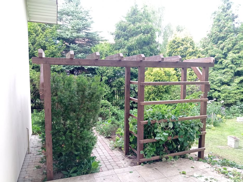Drewniana pergola ogrodowa