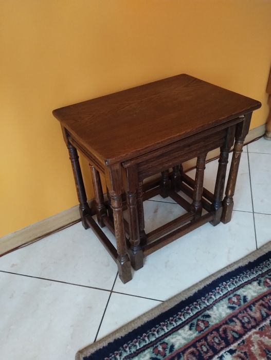 Trzy stoliczki ,,trojaczki"