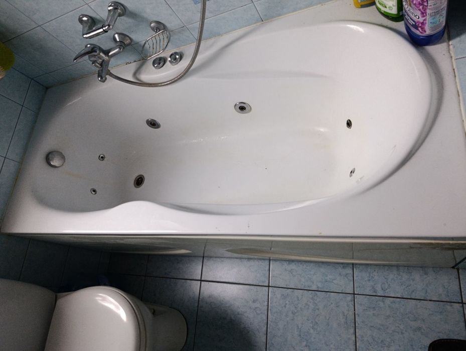 Wanna z hydromasażem.