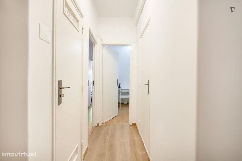 Quarto - localizado em Benfica Lisbon