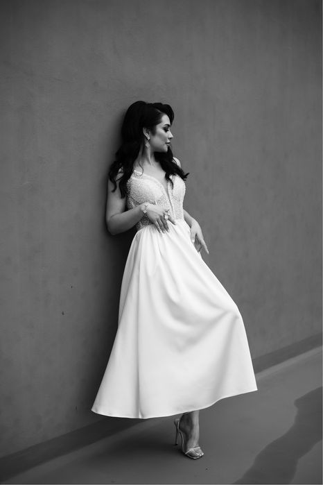 Сукня біла (можливо для весілля)