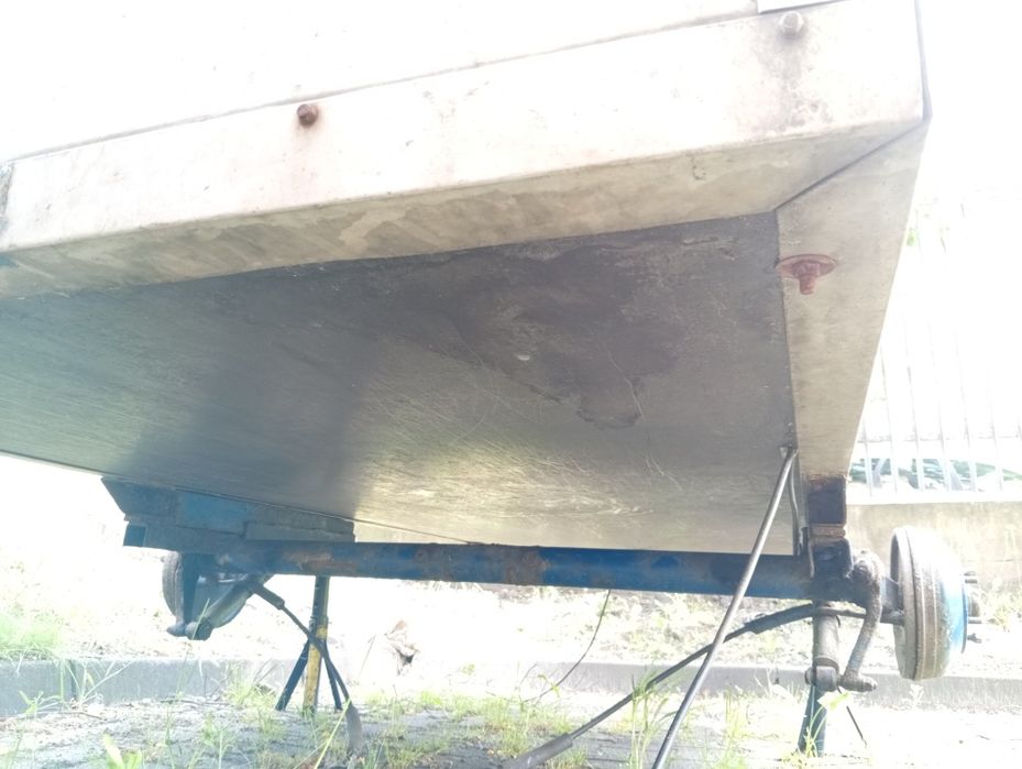 Burty aluminiowe z podłogą