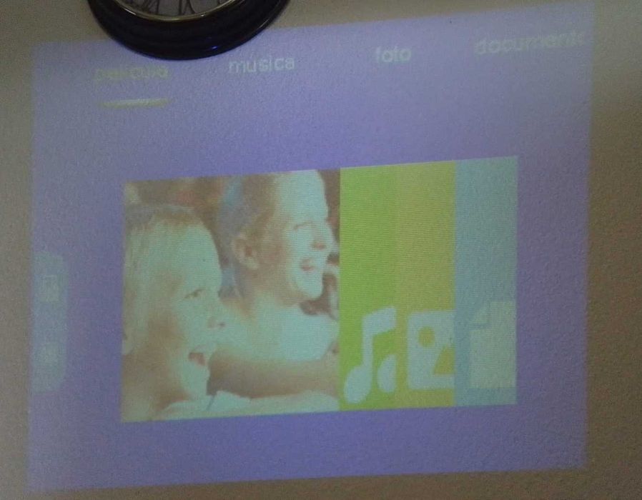 Mini Projetor YG300 – TFT LCD - Novo!!