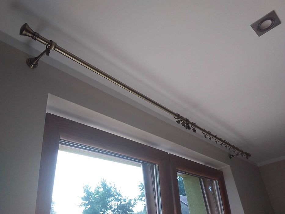 Karnisze w kolorze starego złota