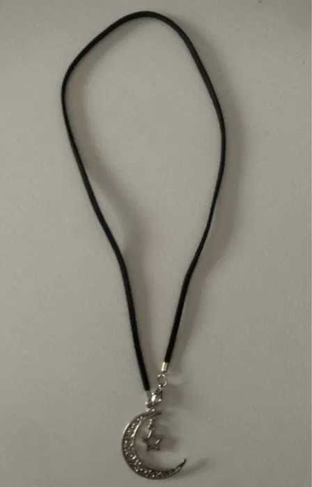 Fios, colares e peças