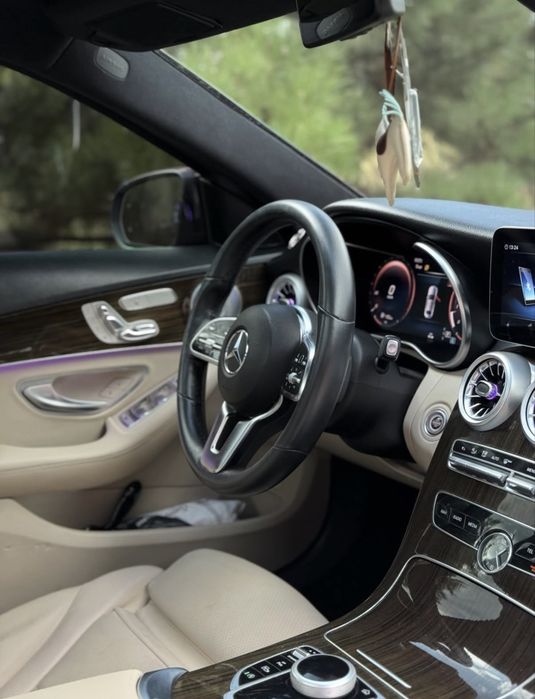 Mercedes-Benz C300 (переодет в C63 AMG)