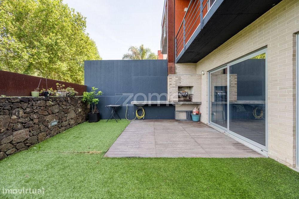 Moradia T4 | 345 m2 Área Bruta | Garagem | Logradouro | Fraião - Br...