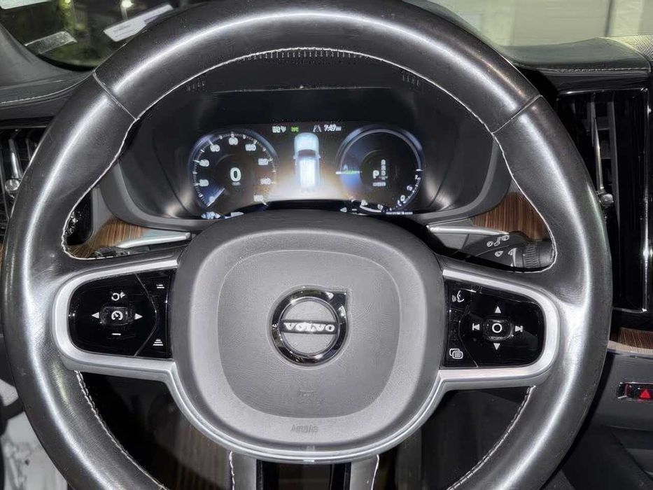 Volvo XC60      2020