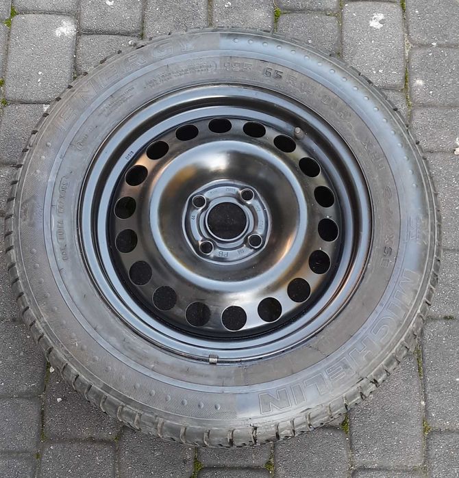 Koło zapasowe od Opla Vecta B firmy MICHELIN.