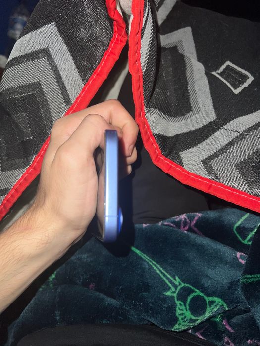 iPhone 16 azul  como novo