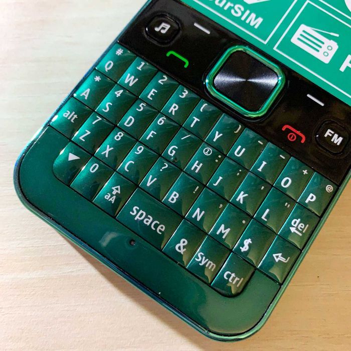 Продам Новий Мобільний Телефон Servo Ultra 700. NFC. 4 SIM. Акція!